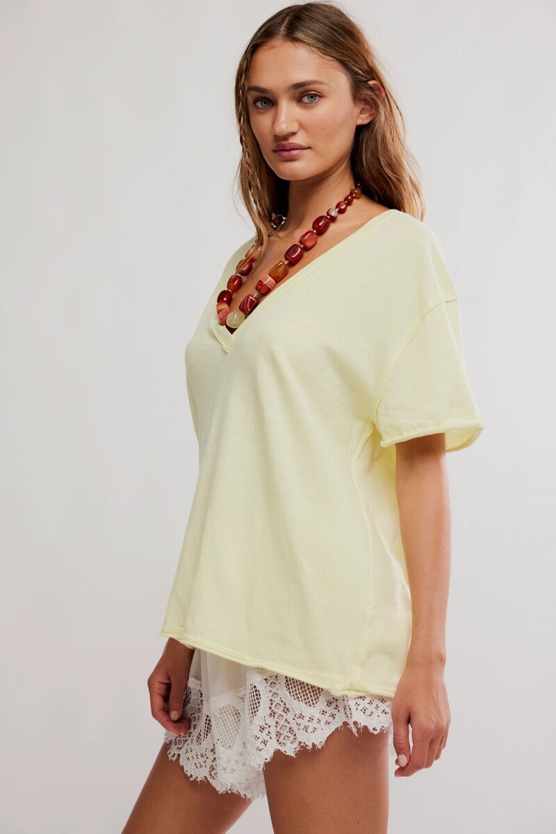 REMERA NINA V Amarillo