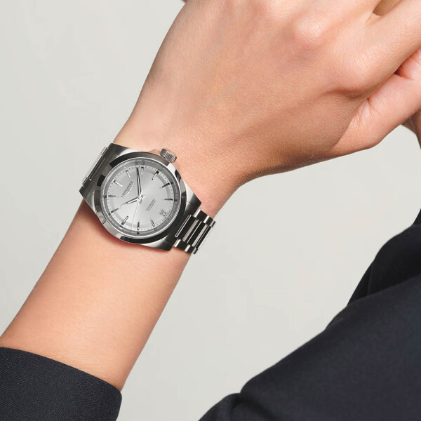 Reloj LONGINES Conquest automático 34mm en acero con esfera plateada Reloj LONGINES Conquest automático 34mm en acero con esfera plateada