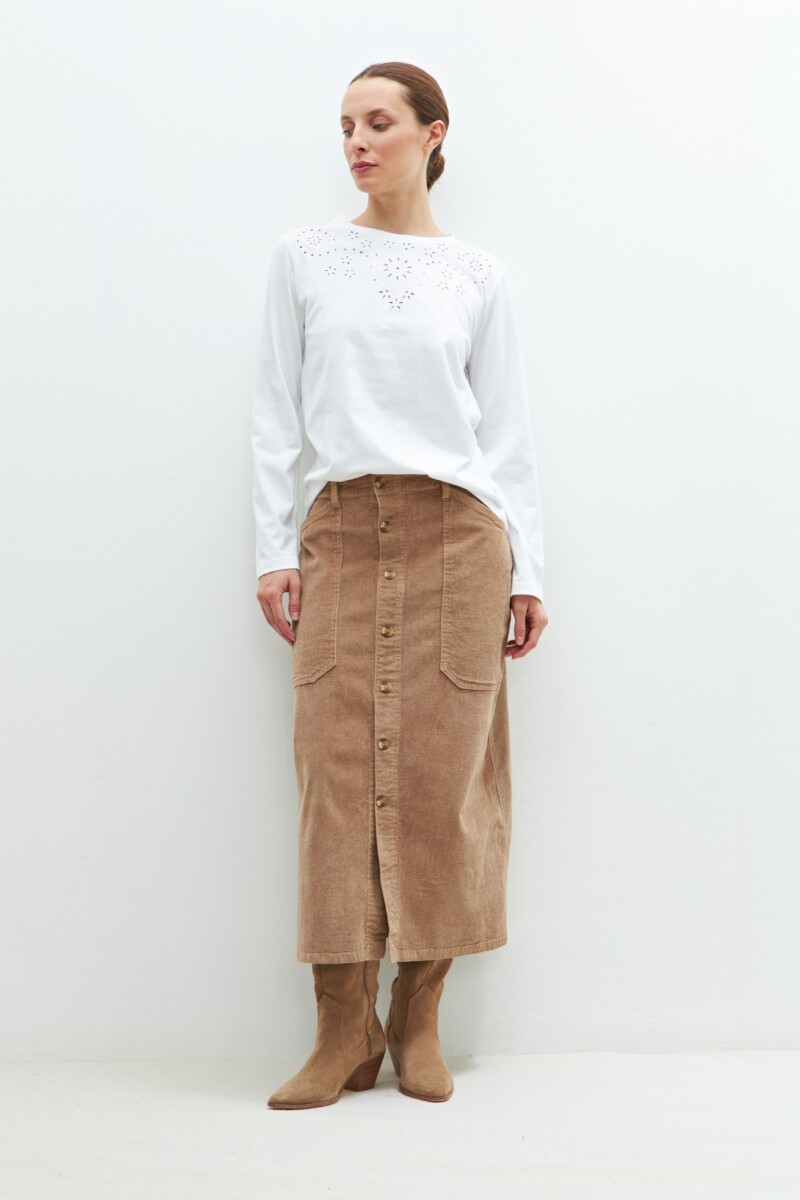 Remera con bordados calados blanco