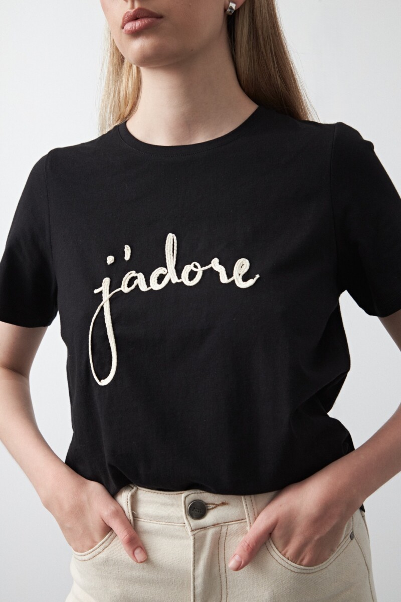 REMERA ADORE Negro