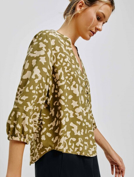 BLUSA ESTAMPADA CON MANGAS ABULLONADAS VERDE