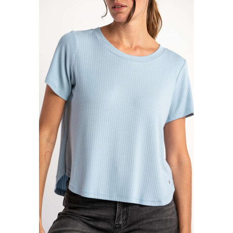 Remera Celeste