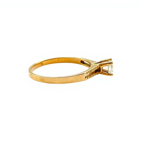 Anillo Solitario-Oro bajo-Piedra Zirconia-AN8087 conpiedra