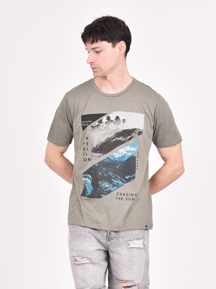 REMERA ESSENCE - VERDE MILI 