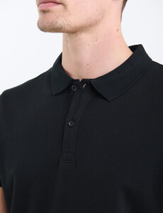 520694 REMERA FERAUD Negro