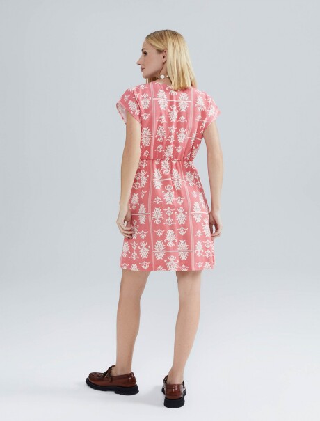 VESTIDO CORTO CON ESCOTE EN V ROSADO