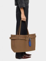 Bolso Shopper Con Cinturón Y Colgante camel