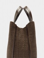 Bolso Tote De Efecto Rafia Con Colgante marron