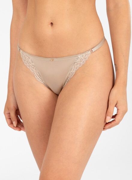 Colaless tiritas venere Marfil