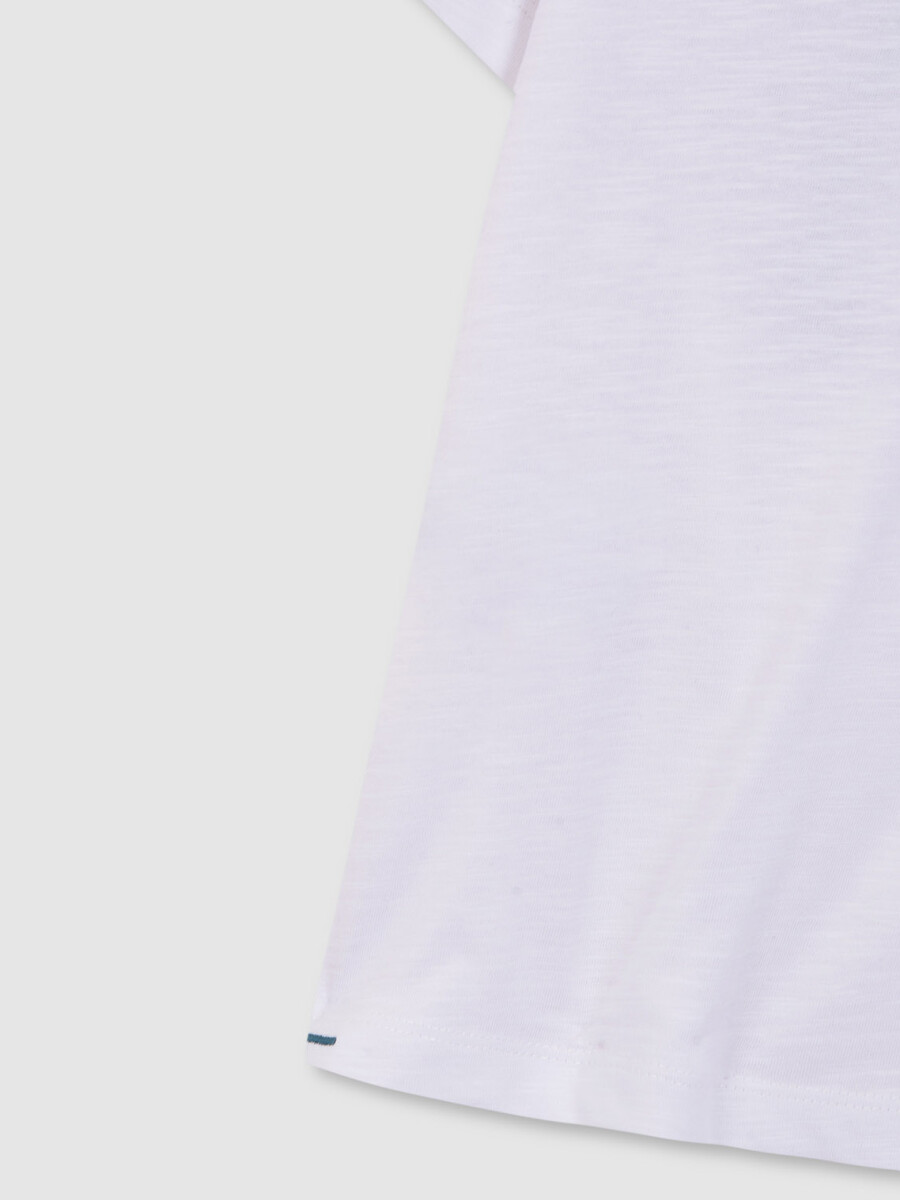 Camiseta Blanca Con Print Blanco Optico