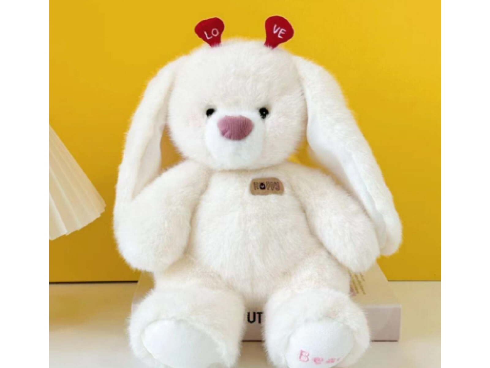 JUGUETE DE PELUCHE (CONEJO DE CORAZÓN AMOROSO EN POSICIÓN SENTADA/BLANCO) 