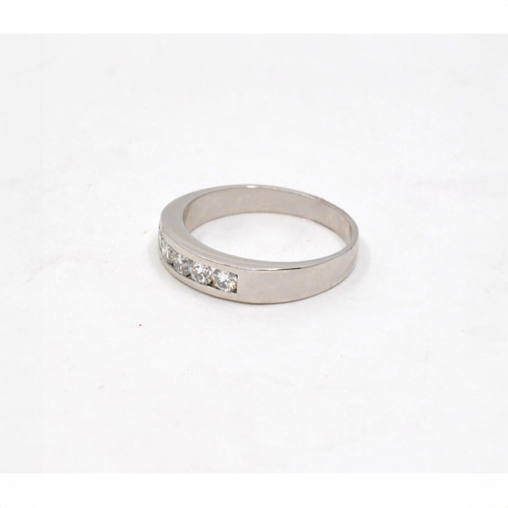 Anillo Medio Sinfin En Oro 18K Blanco Y Brillantes Anillo Medio Sinfin En Oro 18K Blanco Y Brillantes