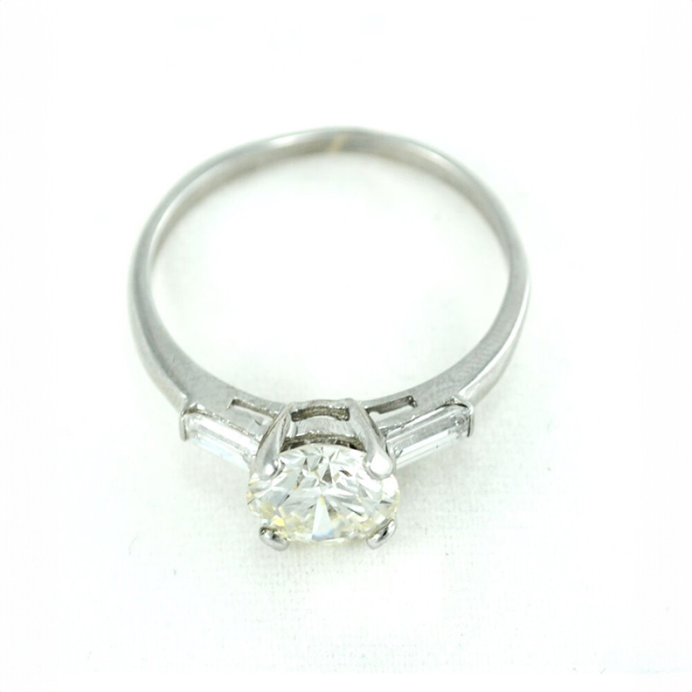 Anillo De Oro Blanco 18K Y Brillante Central Anillo De Oro Blanco 18K Y Brillante Central