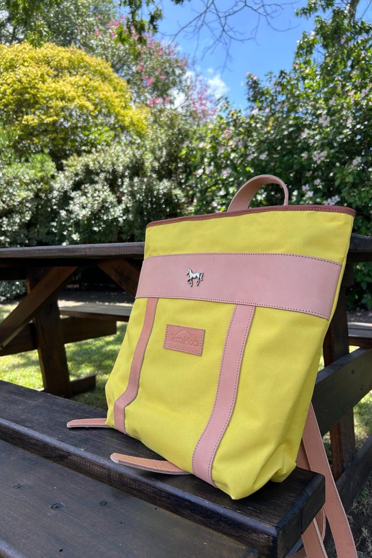 Mustang Backpack Amarillo