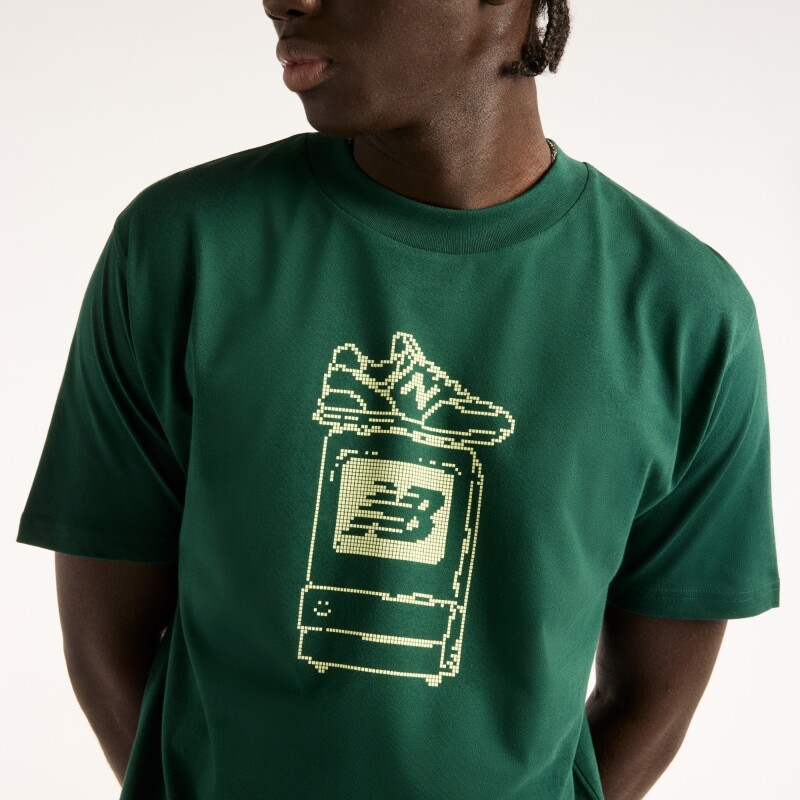 Remera New Balance de Hombre - Digitally - MT62M06CNOG GREEN