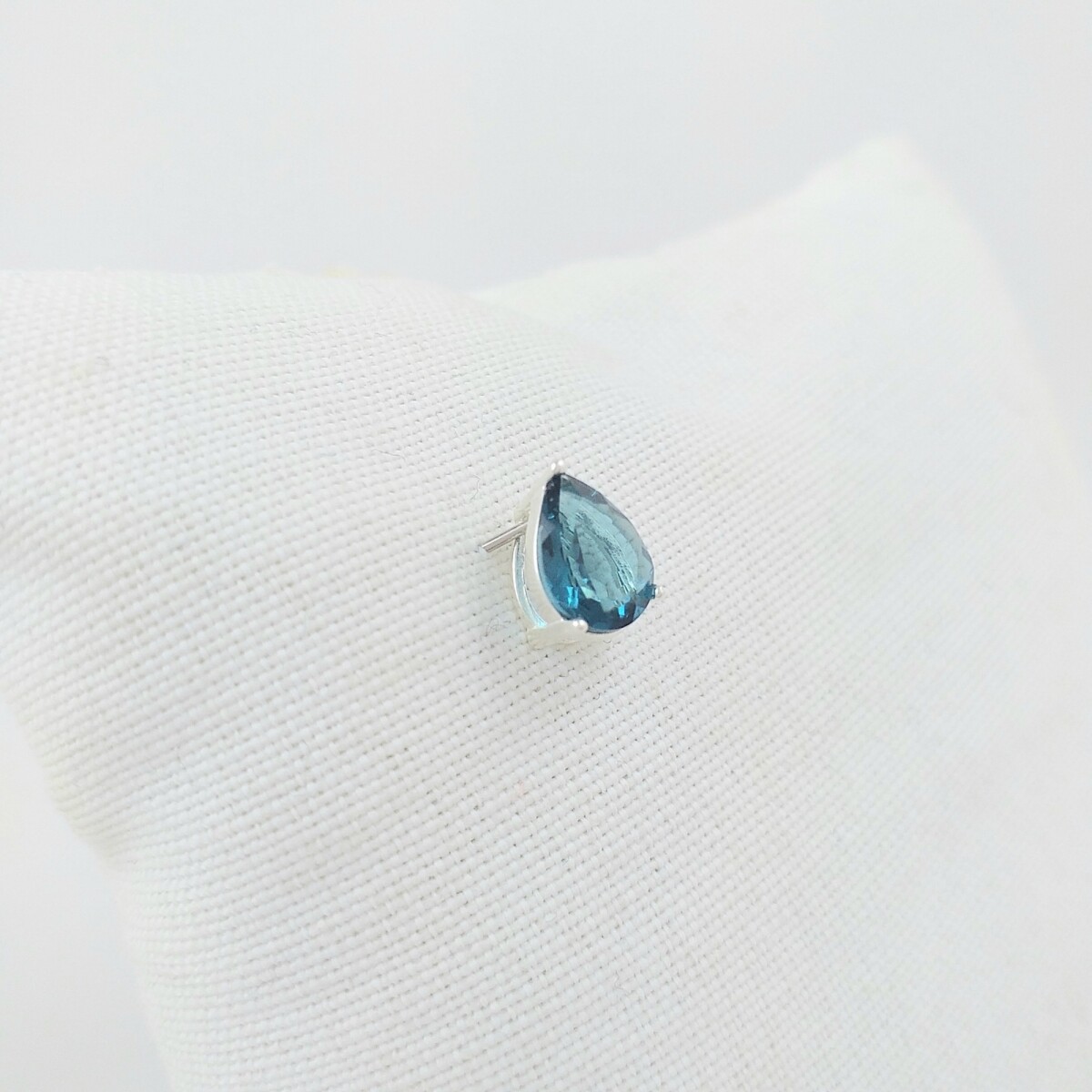 Conjunto de punto de luz con cadena en plata 925 y circonia de color. 