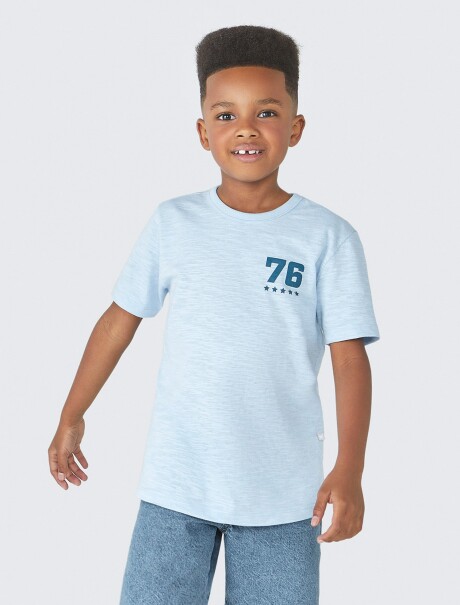 CAMISETA INFANTIL ESTAMPADA CELESTE