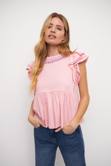 Remera romántica con volados rosa pastel