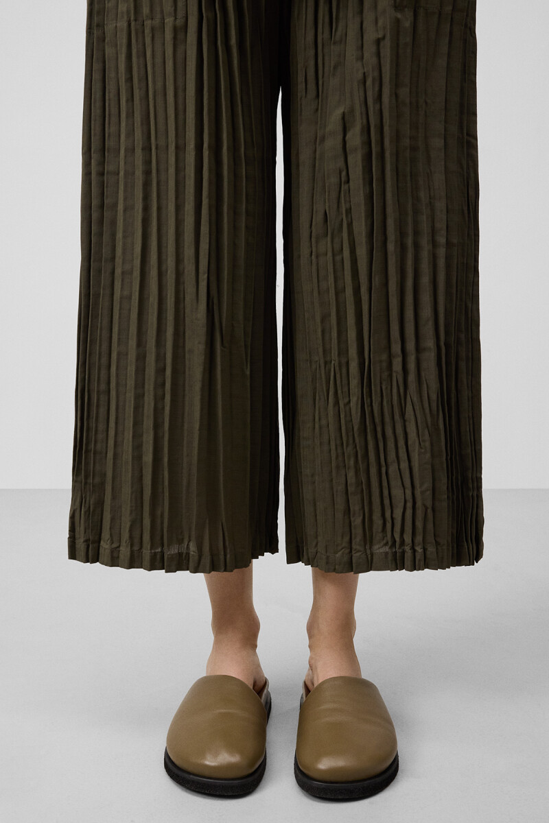 PANTALÓN PLISADO Verde
