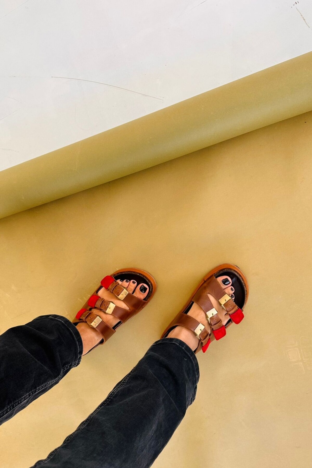 Te Fuiste Sandal Chocolate Con Rojo