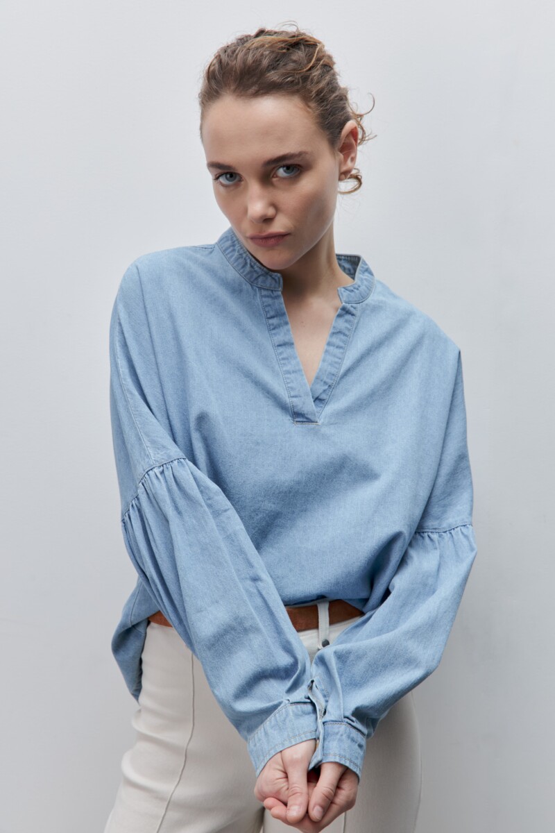 BLUSA TOPO Celeste