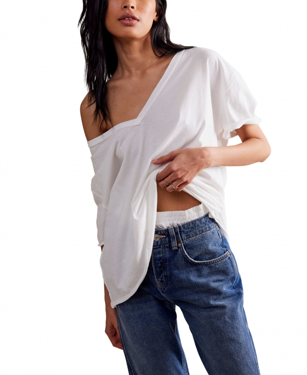 NINA TEE V 