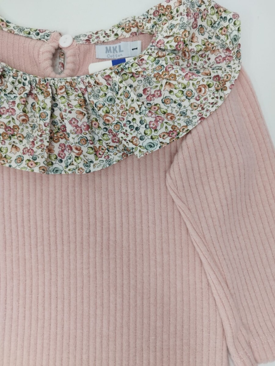 Remera lanilla cuello floreado 