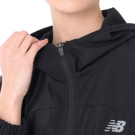 Campera New Balance de Dama -Sport Woven Jacket-WJ6129DFBK BLACK