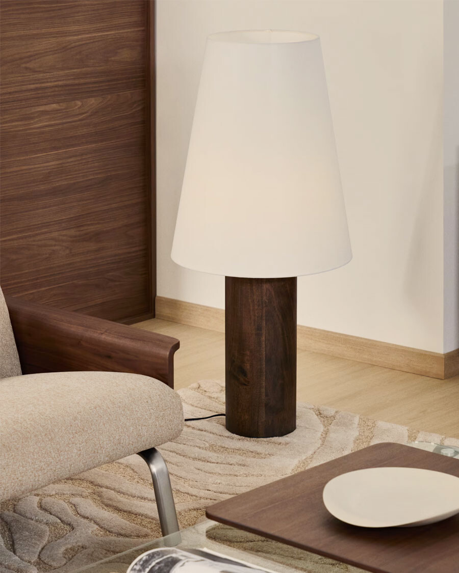 Lámpara de pie Marga de madera maciza con acabado natural con acabado oscuro