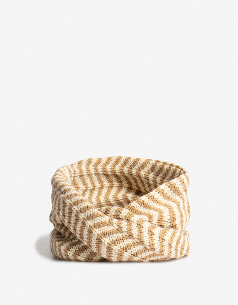 Cuello Tejido Con Trenzado 