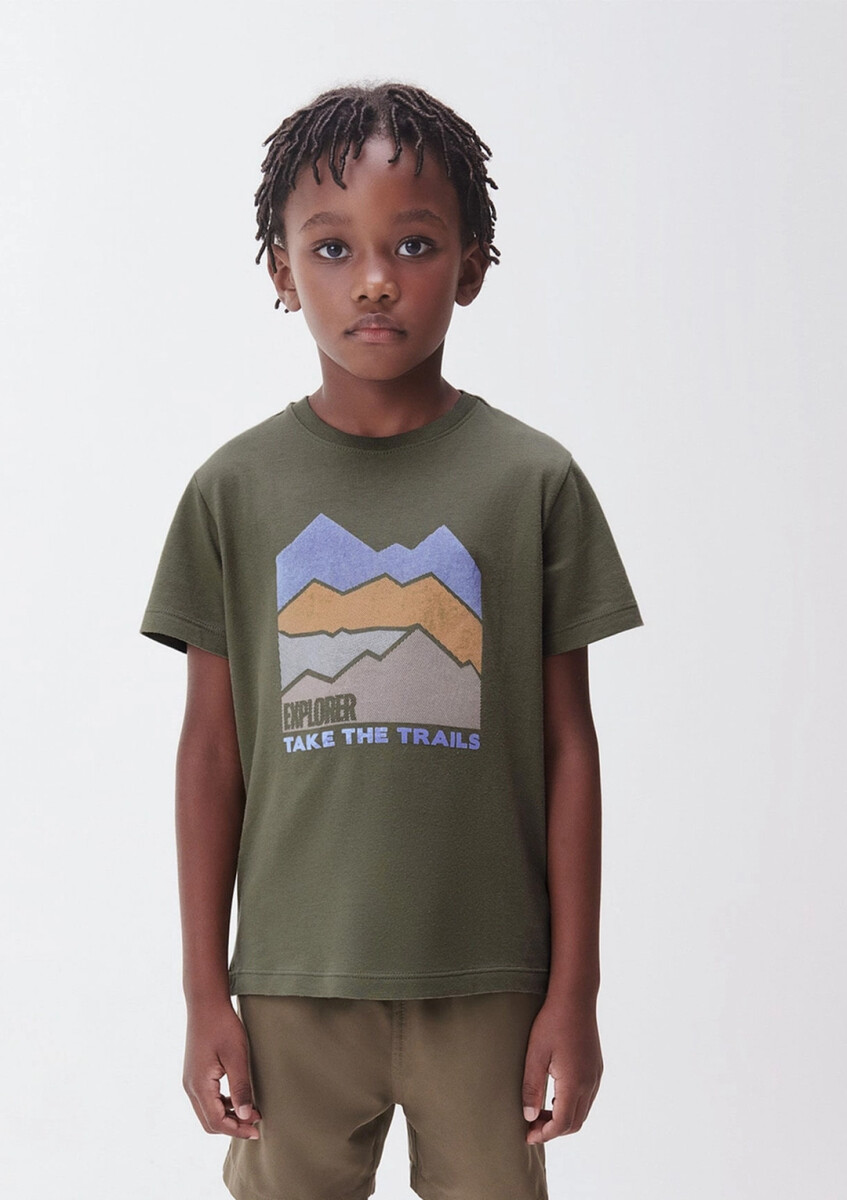 CAMISETA DE NIÑO MANGA CORTA ESTAMPADA - VERDE 