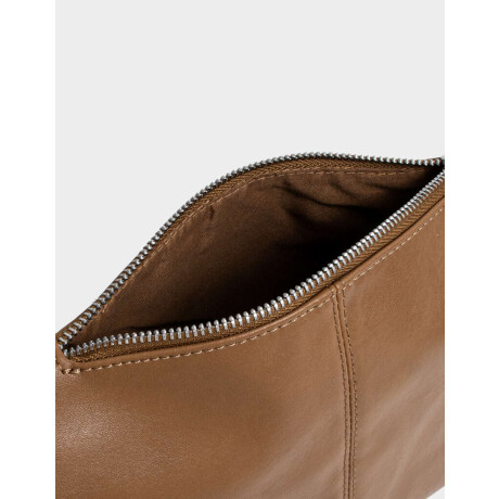 Cartera Saca Tachas Blanco Crudo