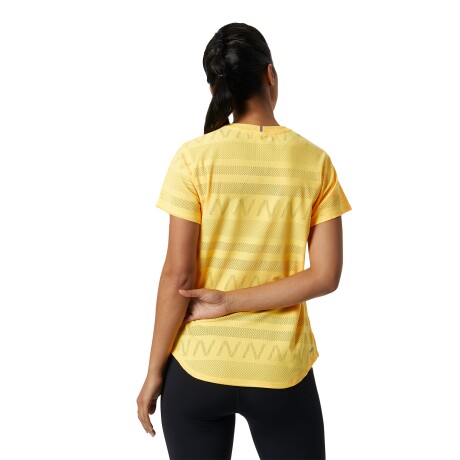 Remera New Balance de Dama - Q SPEED JACQUARD S - WT13277VAC YELLOW