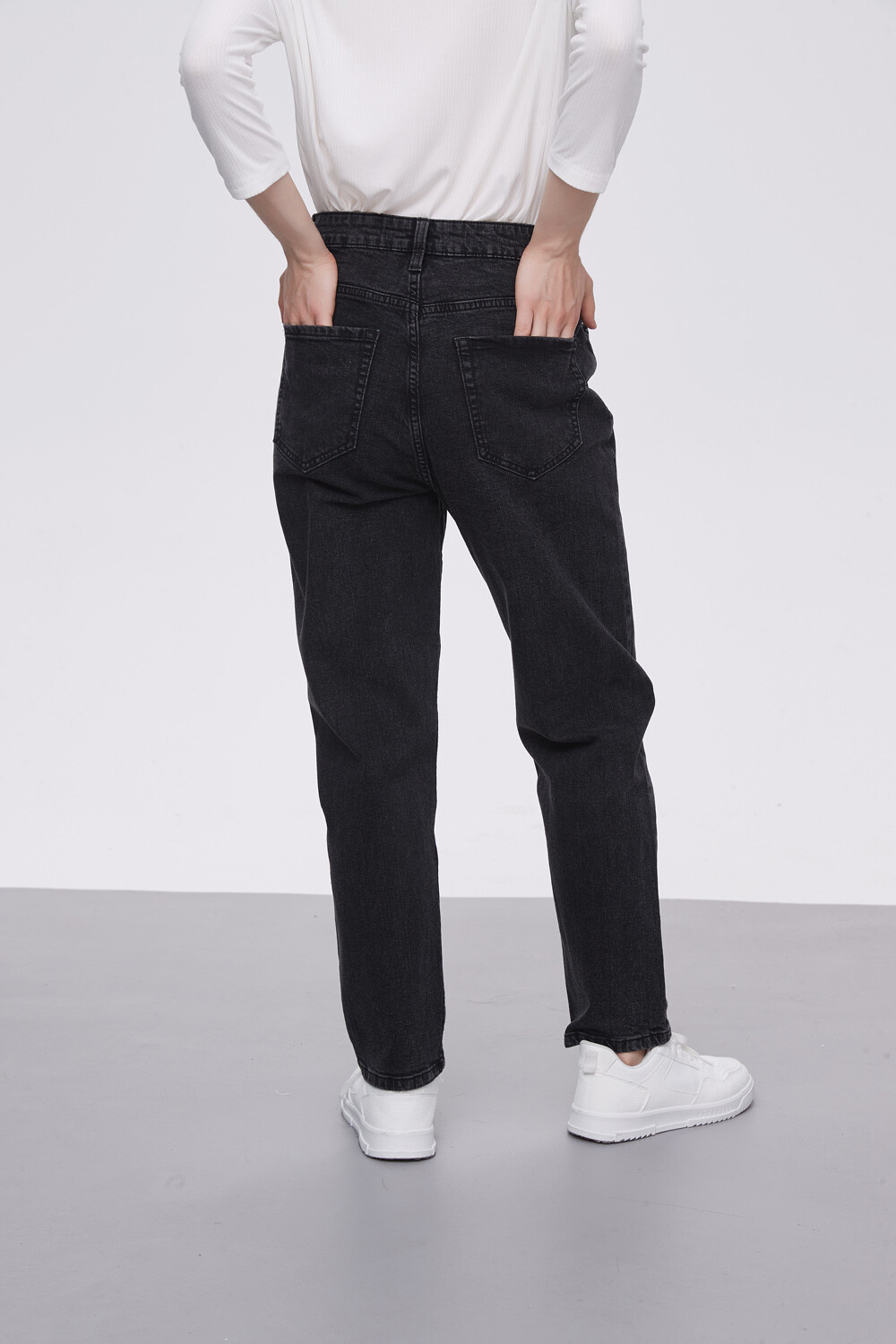 Pantalon Jeaniu Gris Oscuro