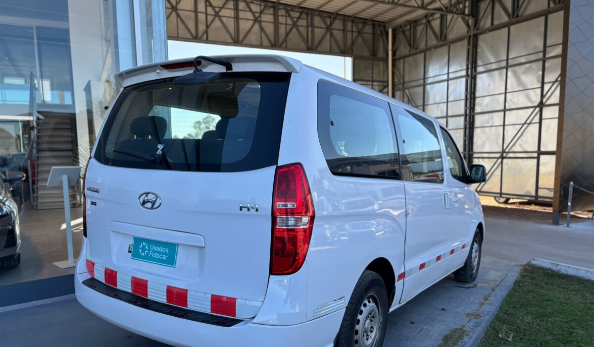 Hyundai H1 12Plz Minibus Diesel - 2014 Hyundai H1 12Plz Minibus Diesel - 2014