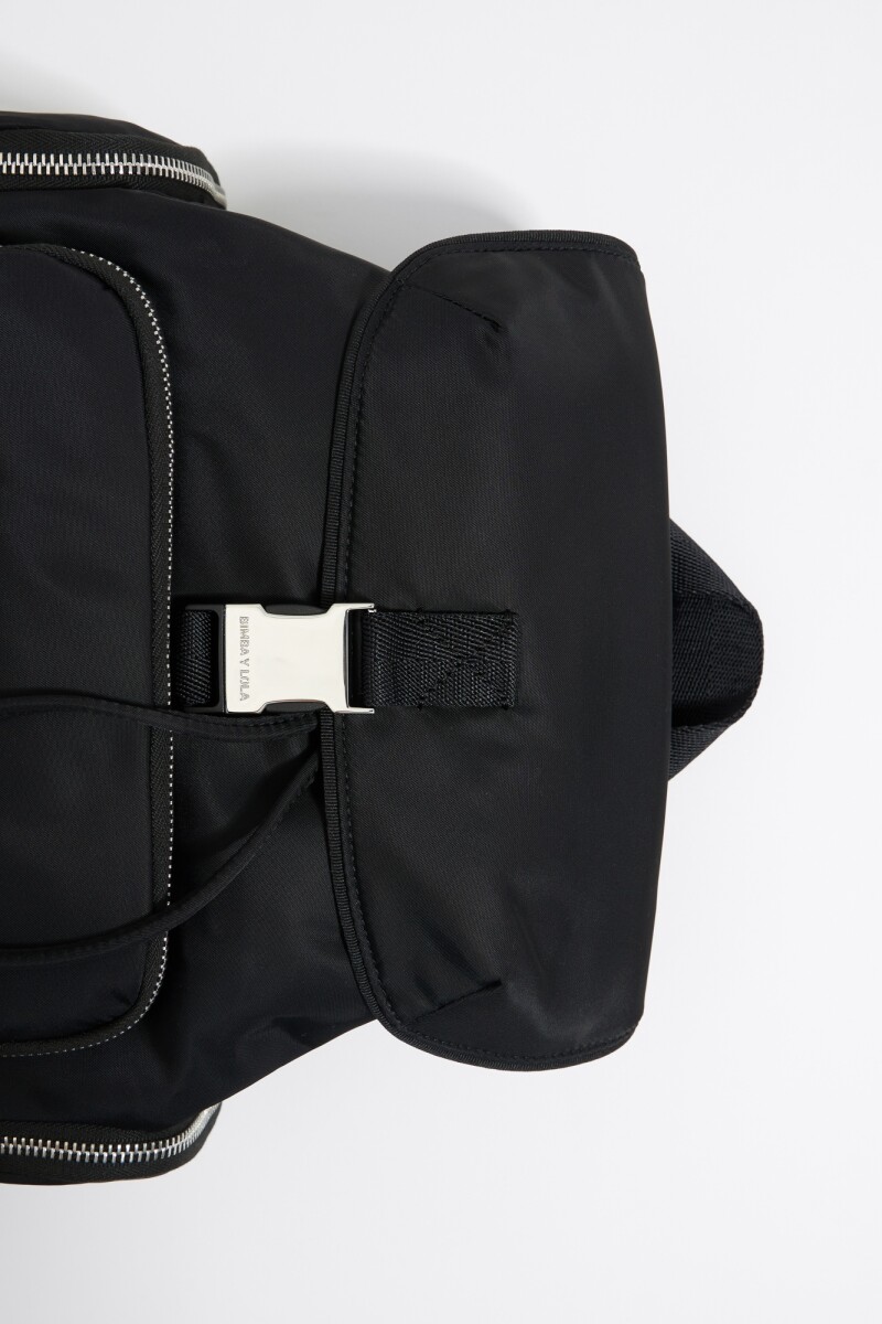 MOCHILA MEDIANA POCKET NYLON Negro