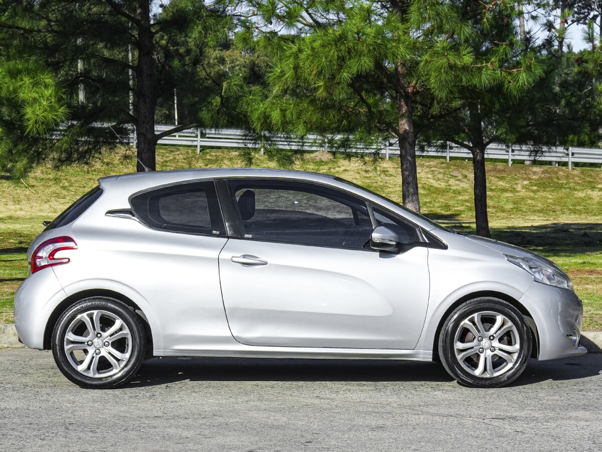 Peugeot 208 ACTIVE 1.2 EXTRA FULL| Permuta / Financia Peugeot 208 ACTIVE 1.2 EXTRA FULL| Permuta / Financia