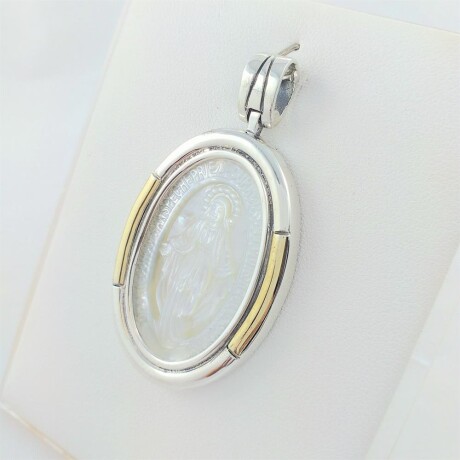 Medalla religiosa de plata 925 con detalles de double en oro 18Ktes, Virgen Milagrosa en nácar. Medalla religiosa de plata 925 con detalles de double en oro 18Ktes, Virgen Milagrosa en nácar.