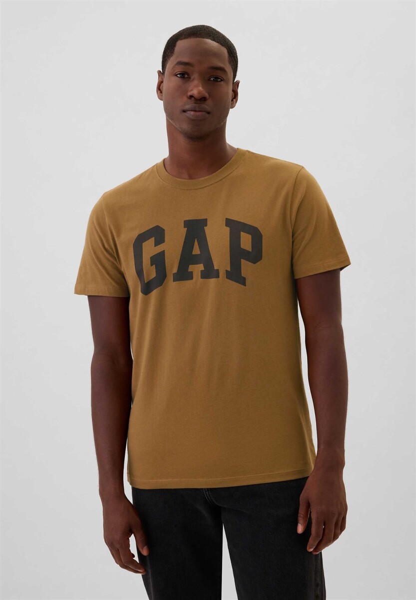 Remera Logo Gap Hombre - Palomino Brown Global 