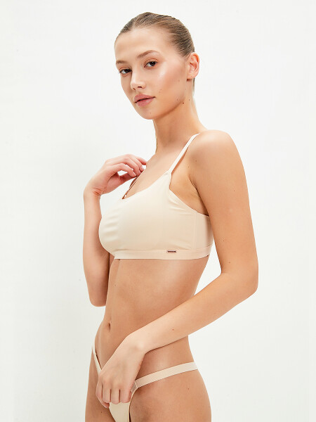 TOP CASSAN NUDE