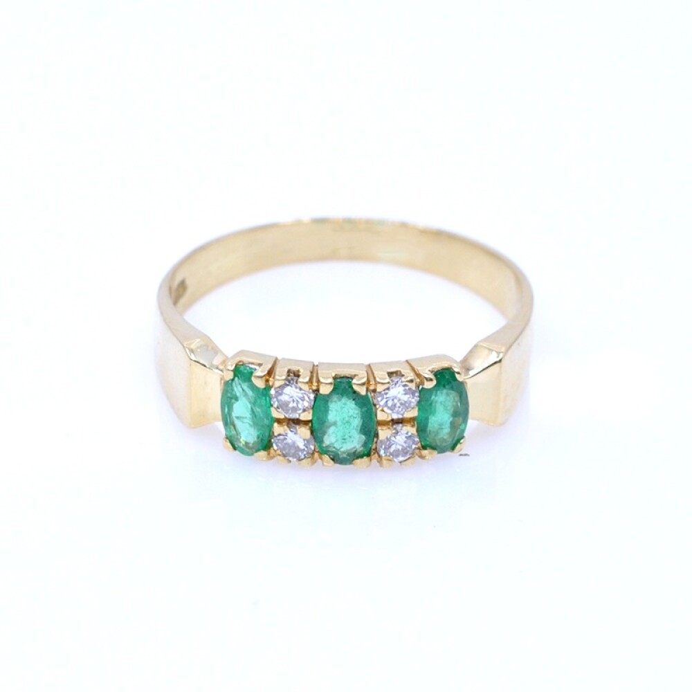 Anillo en oro 18k esmeraldas y brillantes Anillo en oro 18k esmeraldas y brillantes