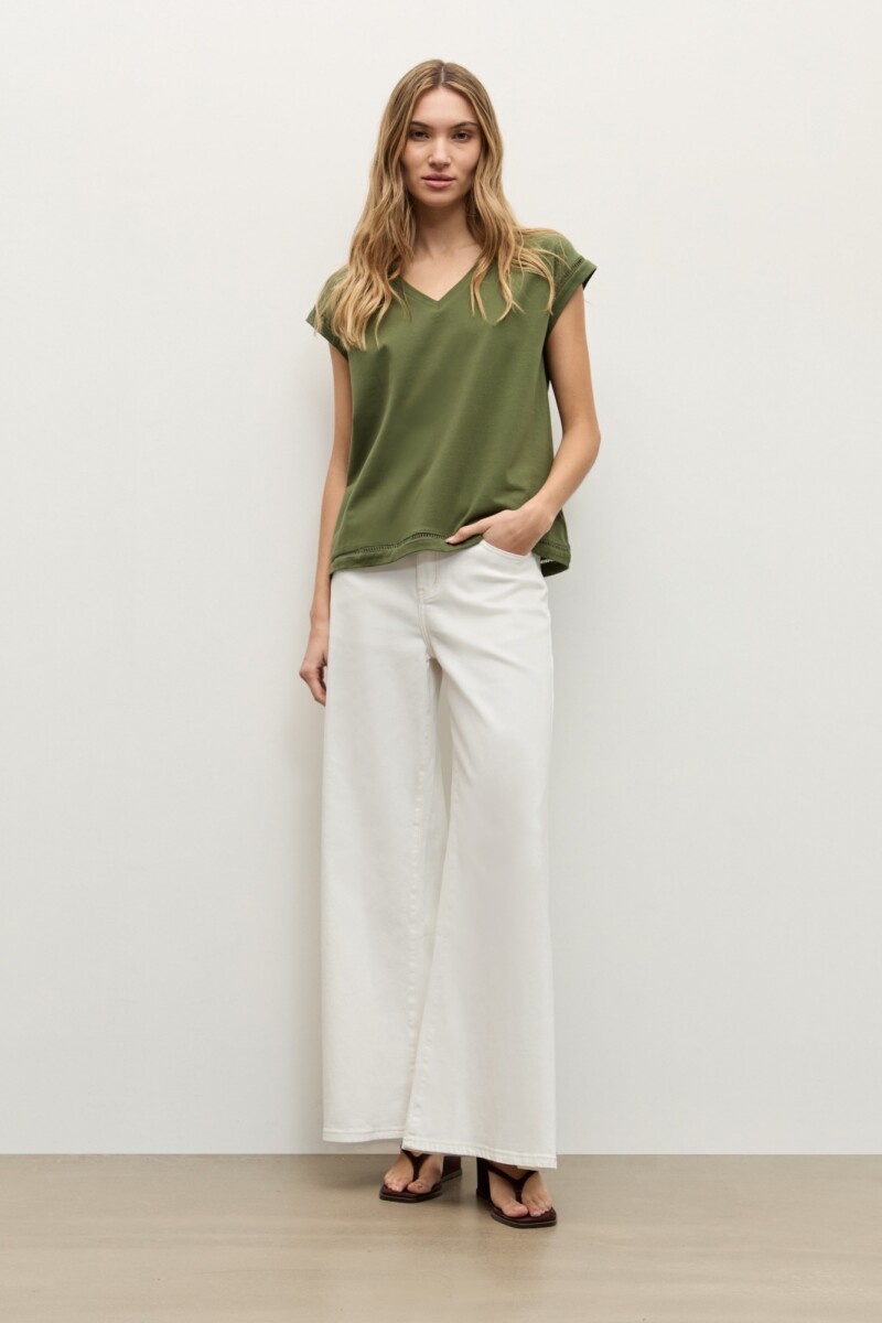 Remera con vainillas verde oliva