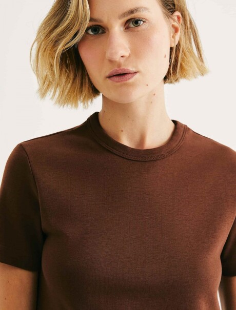 CAMISETA BÁSICA SLIM MARRÓN