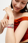 PULSERA DE CUERO DOBLE BLANCO CON DETALLE DE OJO EN ALEACIÓN DE METALES BAÑADO EN PLATA Y CRISTAL Pulsera
