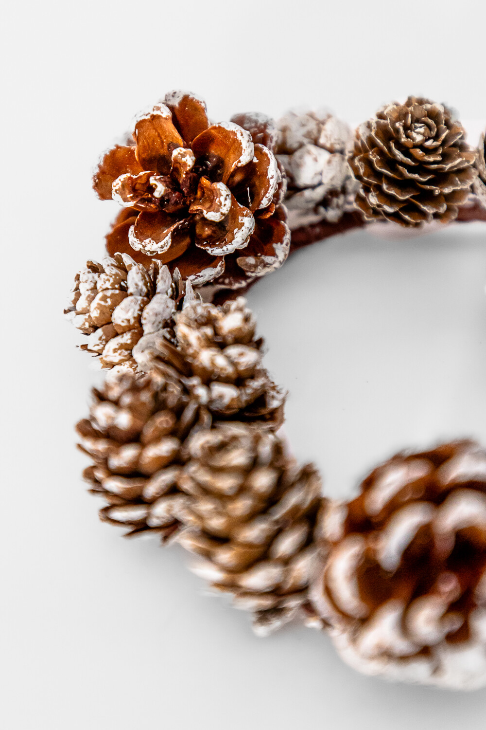 Deco Navidad Corona Piñas Color Unico