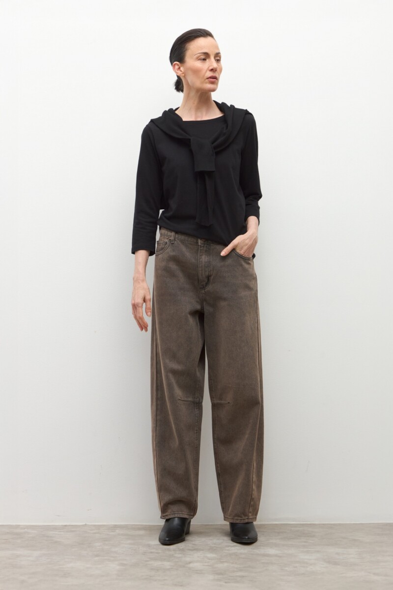 Remera escote bote - negro 