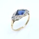 Anillo en oro 18k con piedra de color azul y diamantes Anillo en oro 18k con piedra de color azul y diamantes