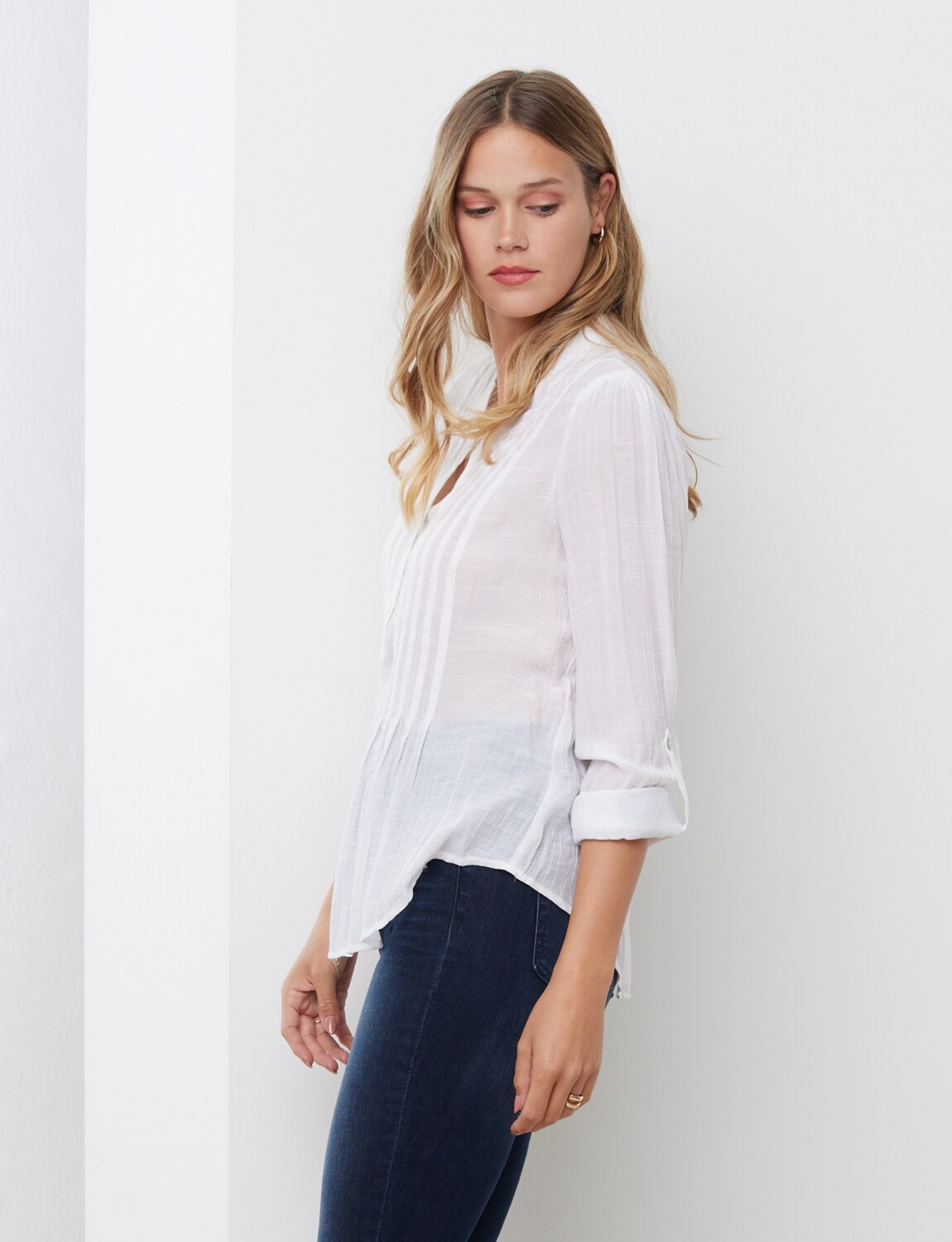 blusa plisada blanca