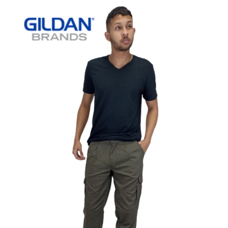 Camiseta Básica Gildan Escote V Negro