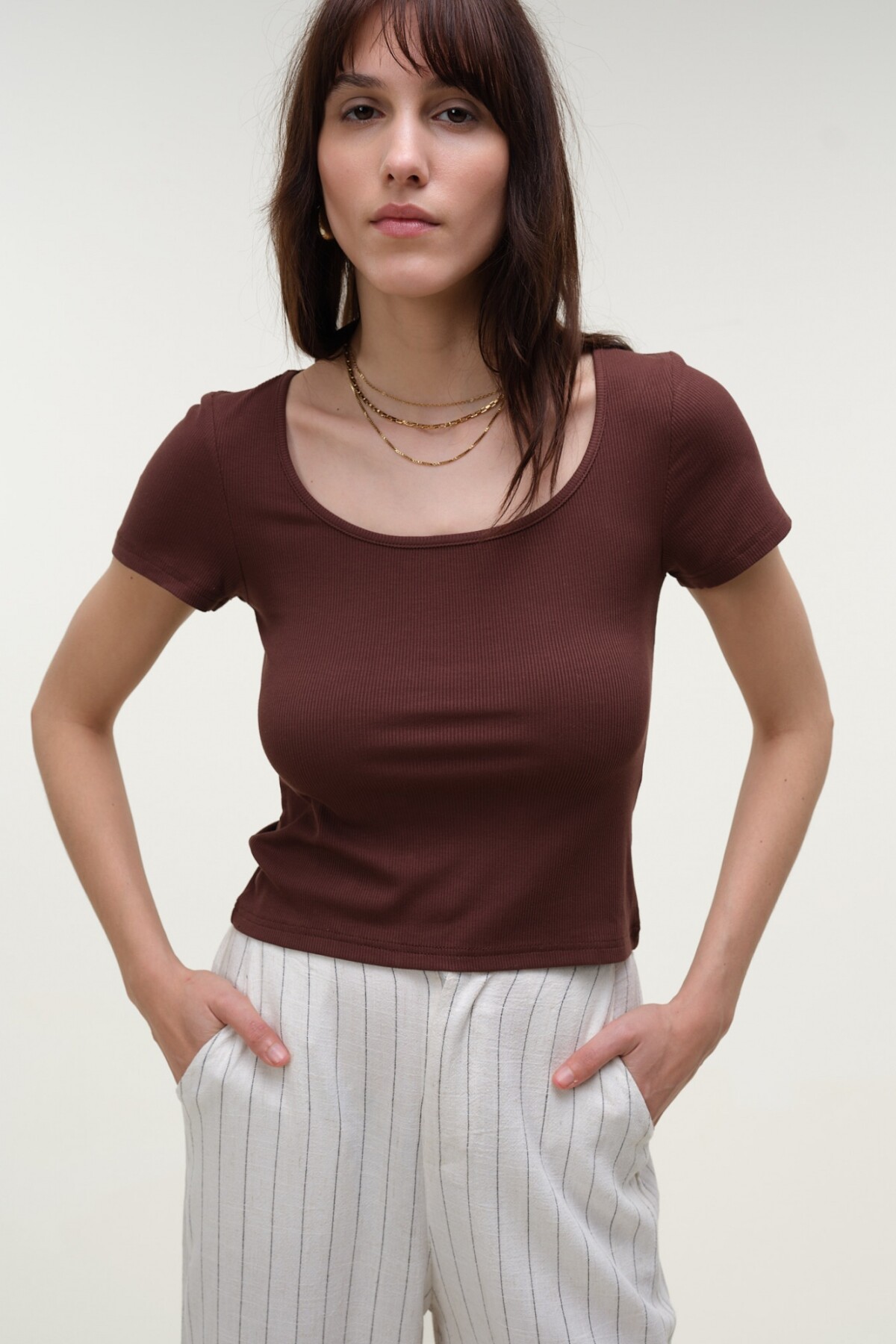 Remera Cropped Rib Marron